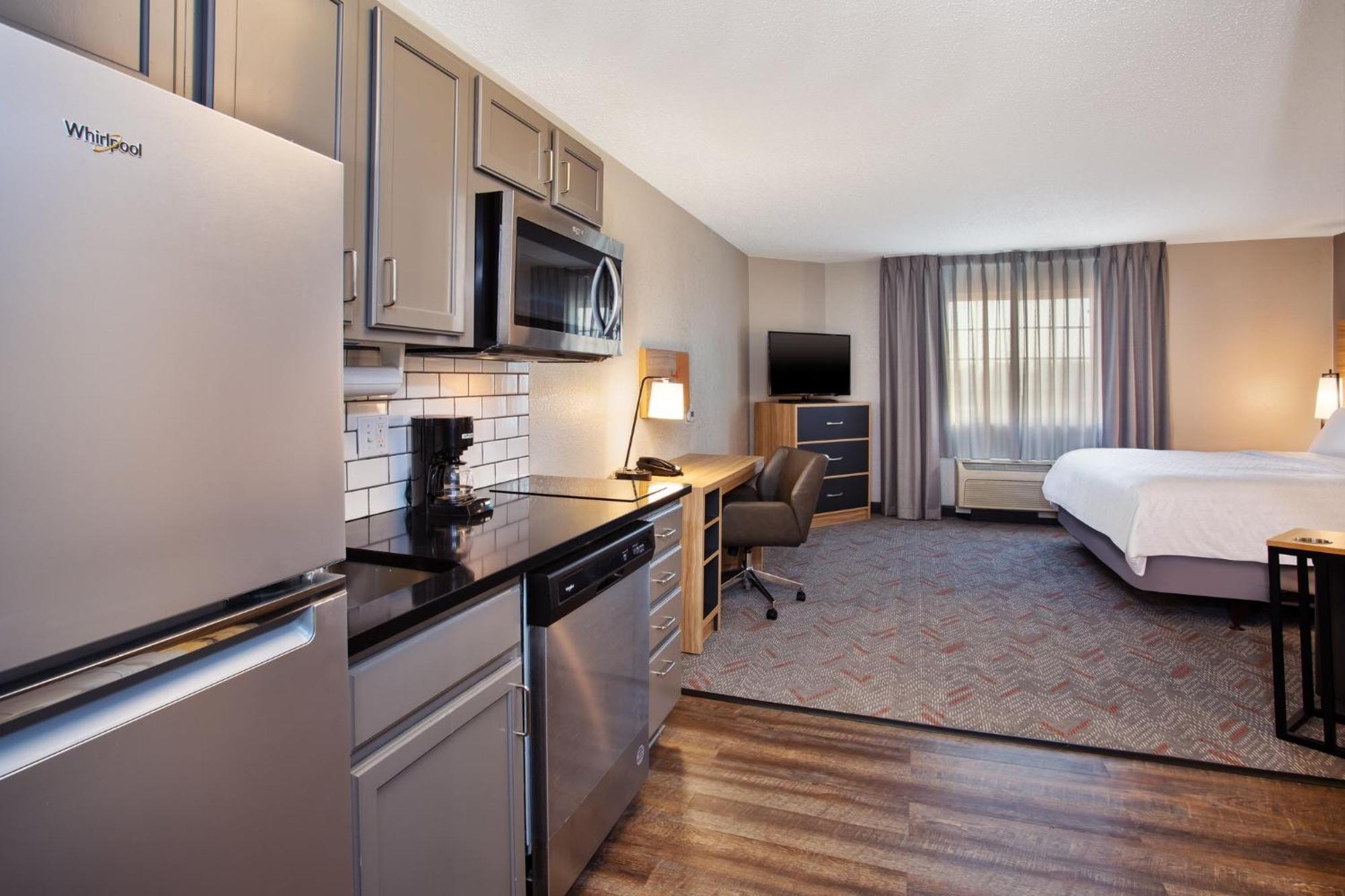 Candlewood Suites Kenosha By Ihg Pleasant Prairie Exterior photo